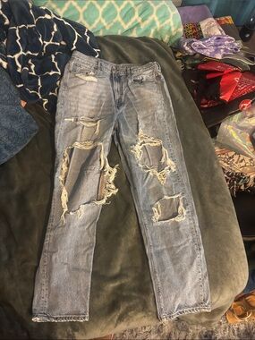 American Eagle Outfitters Highest Rise Mom Jean in Light Blue Denim